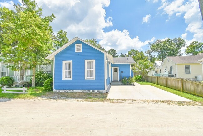 Photo - 7 Dupont Ln
