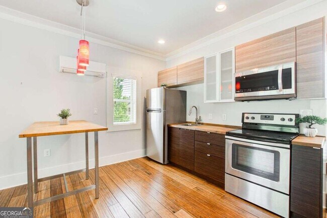 Photo - 2058 Westwood Rd SE