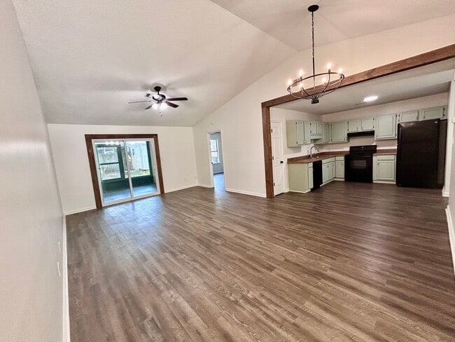 Photo - 318 Somerset Dr