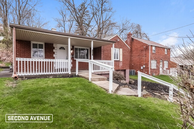 Building Photo - 127 Stowe Dr