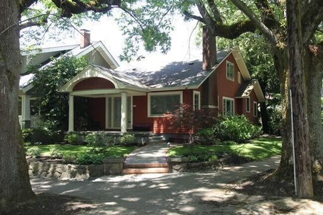 Photo - Lovely 3Bd / 2.5Ba Bungalow in Laurelhurst...