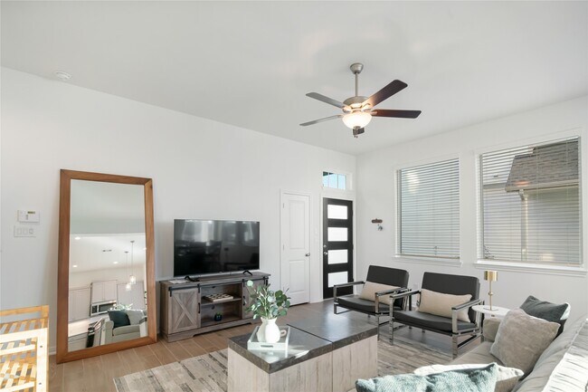 Photo - 632 Silver Pear Ct