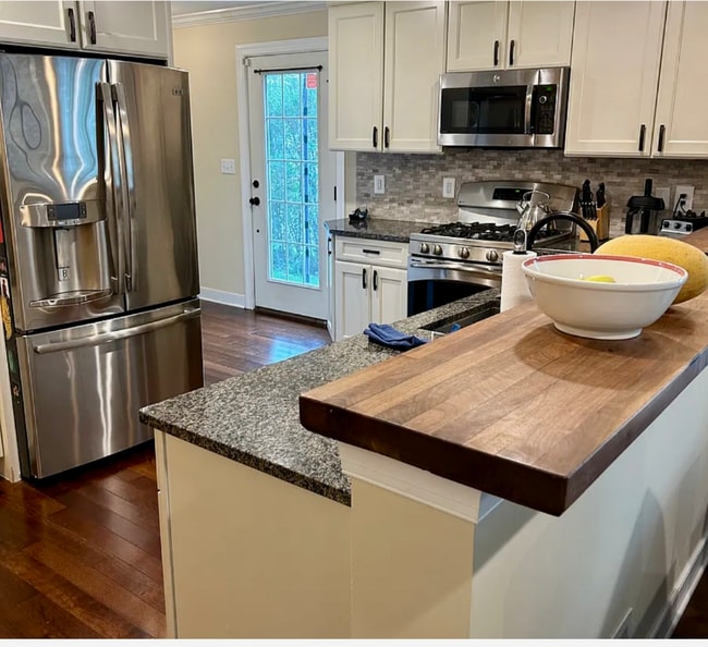 Building Photo - 1 Riverside Dr