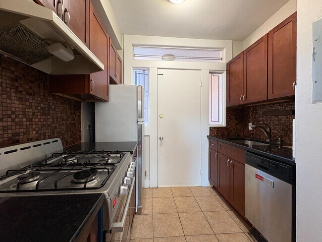 Photo - 100 Wayne St