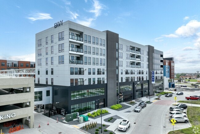 Building Photo - 360 32nd Ave W Unit 408