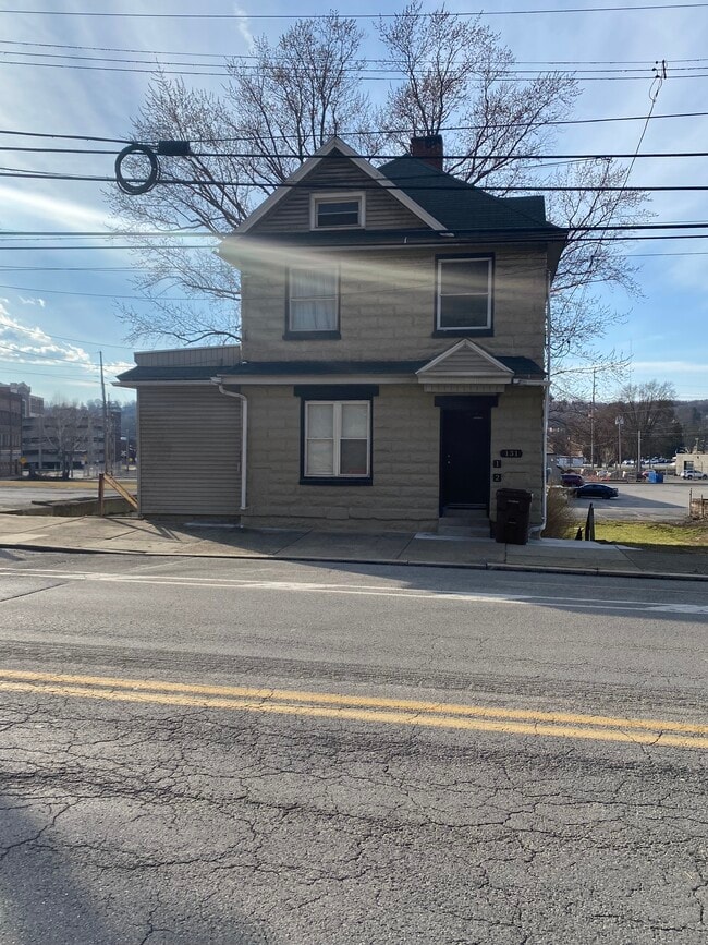 Building Photo - 131 N Sharpsville Ave Unit 2