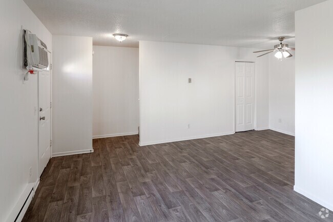 2BR, 1BA Townhome - 853 SF