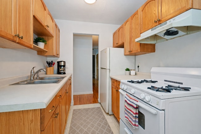 Photo - 515 5th St SE Unit 9