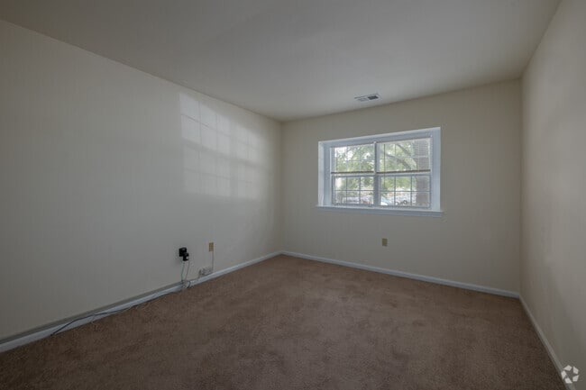 Bedroom 1 - 5 Rm, 2 Bd, 1 Ba - 1,000SF