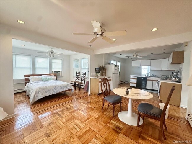 Photo - 518 Lindell Blvd