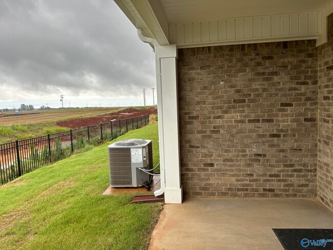 12086 Windy Ln