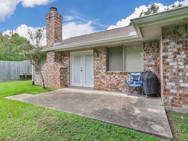 Photo - 22019 Knoll Lake Ln