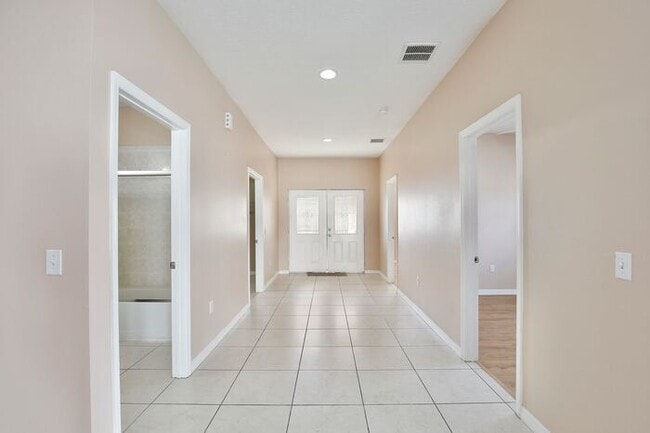 Photo - Spacious 4/2 Home with a Large Fenced Backyard and a 2 Car Garage Located in Buena Ventura Lakes ...