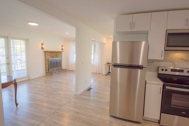 Photo - 105 N Cypress Rd