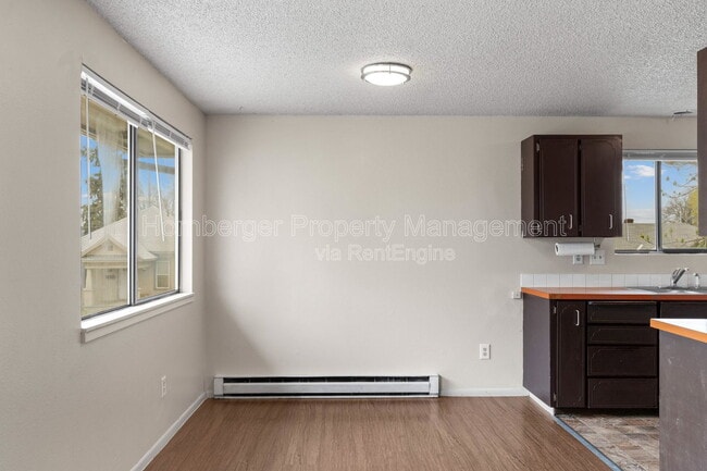 Photo - 911 E Bridgeport Ave