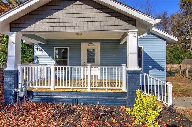 Photo - 415 E 10th St