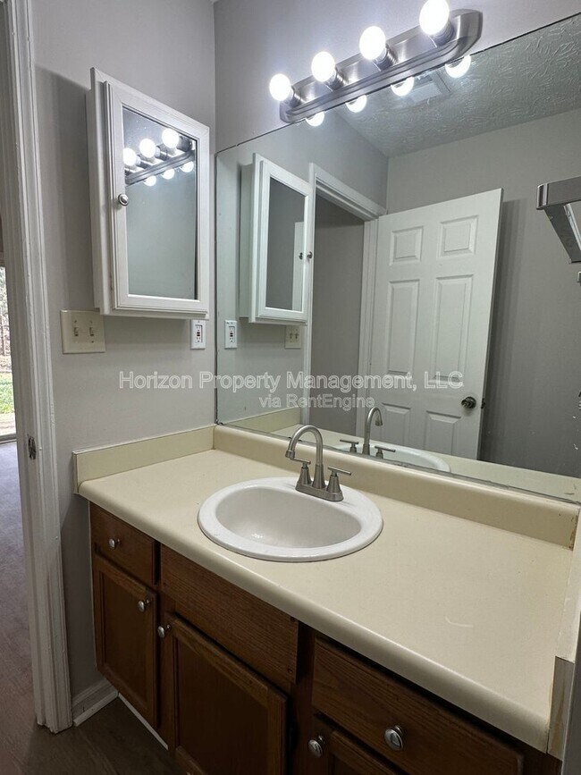 Photo - 5142 Farm Pl Dr NE