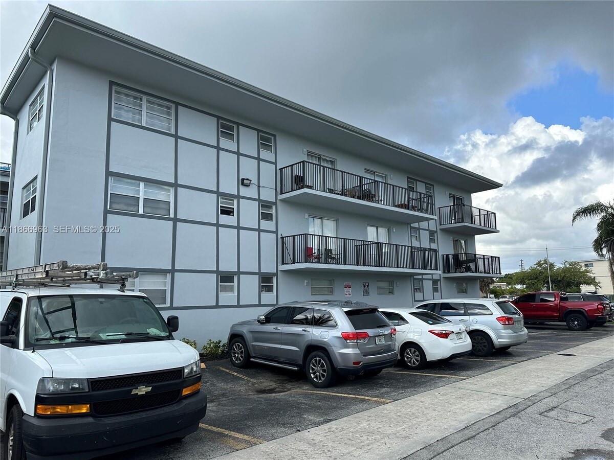 Photo - 1100 NE 1st Ct Unit 111