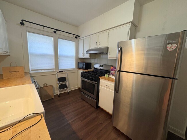 Photo - 1067 St Clair Ave Unit 1