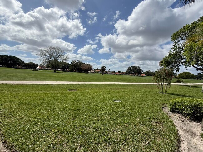 Photo - 717 Windermere Way