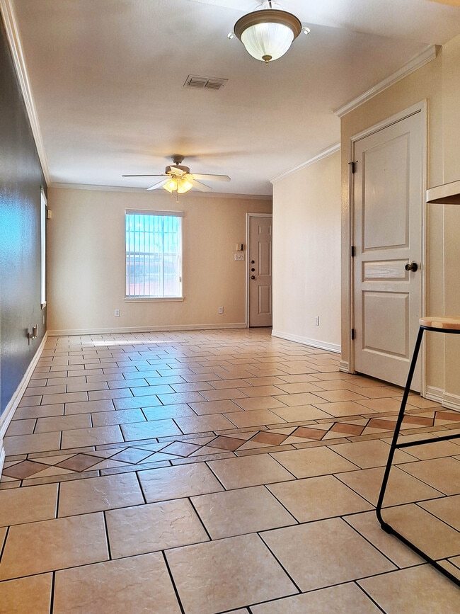 Photo - 1905 Maria Isabel Dr