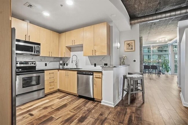 Photo - 923 Peachtree St NE