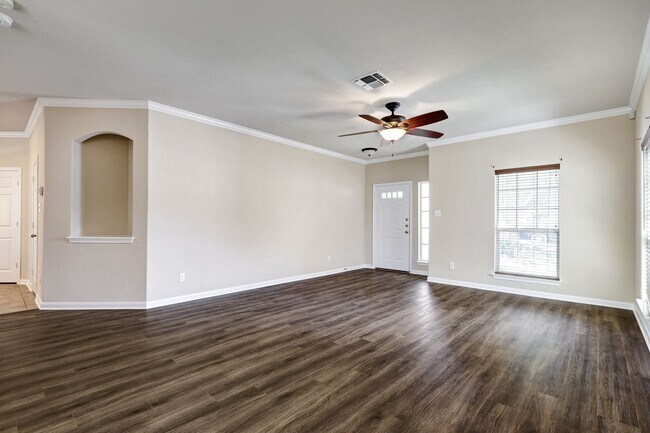 Photo - Beautiful 3 Bedroom 2 1/2 in trophy ridge