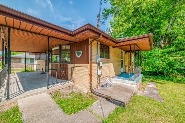 Photo - 414 Sells Ln