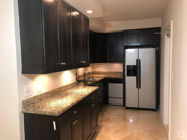 Building Photo - 2424 SE 17th St Rental