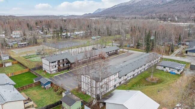 Building Photo - ReNew End Street