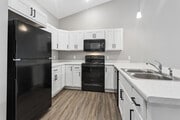 1BR, 1BA - 689SF - Kitchen