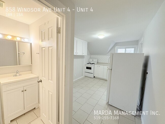 Photo - COZY 1 BED/1 BATH - DOWNTOWN + GAS 1 MONTH FREE RENT! Unit 4