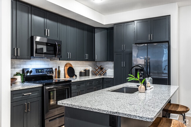 1BR, 1BA - 826SF