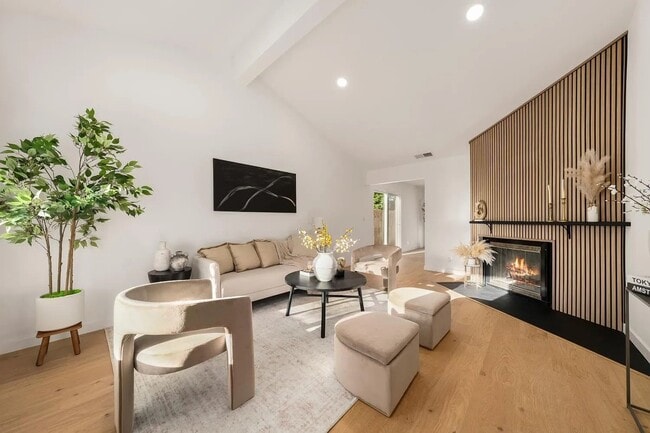 Photo - 5552 E Knoll Dr Unit 5552