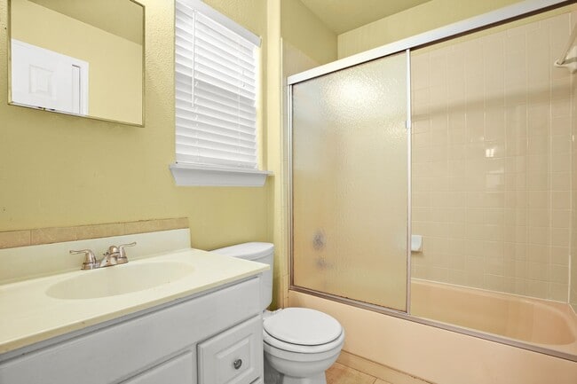 Photo - 2610 E 3rd St