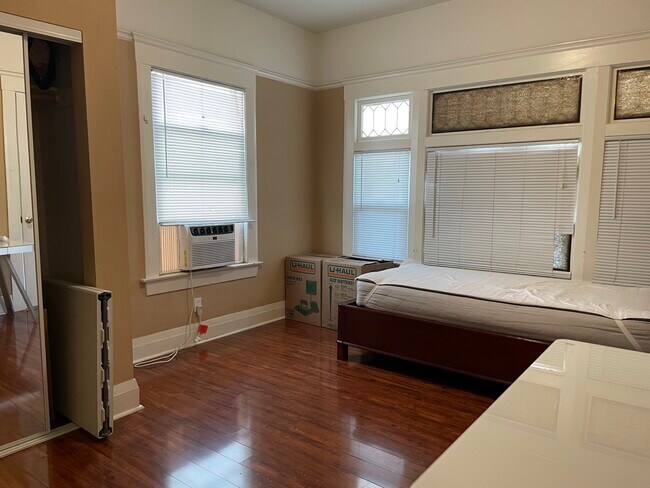 Photo - 1238 W 37th Dr Unit main