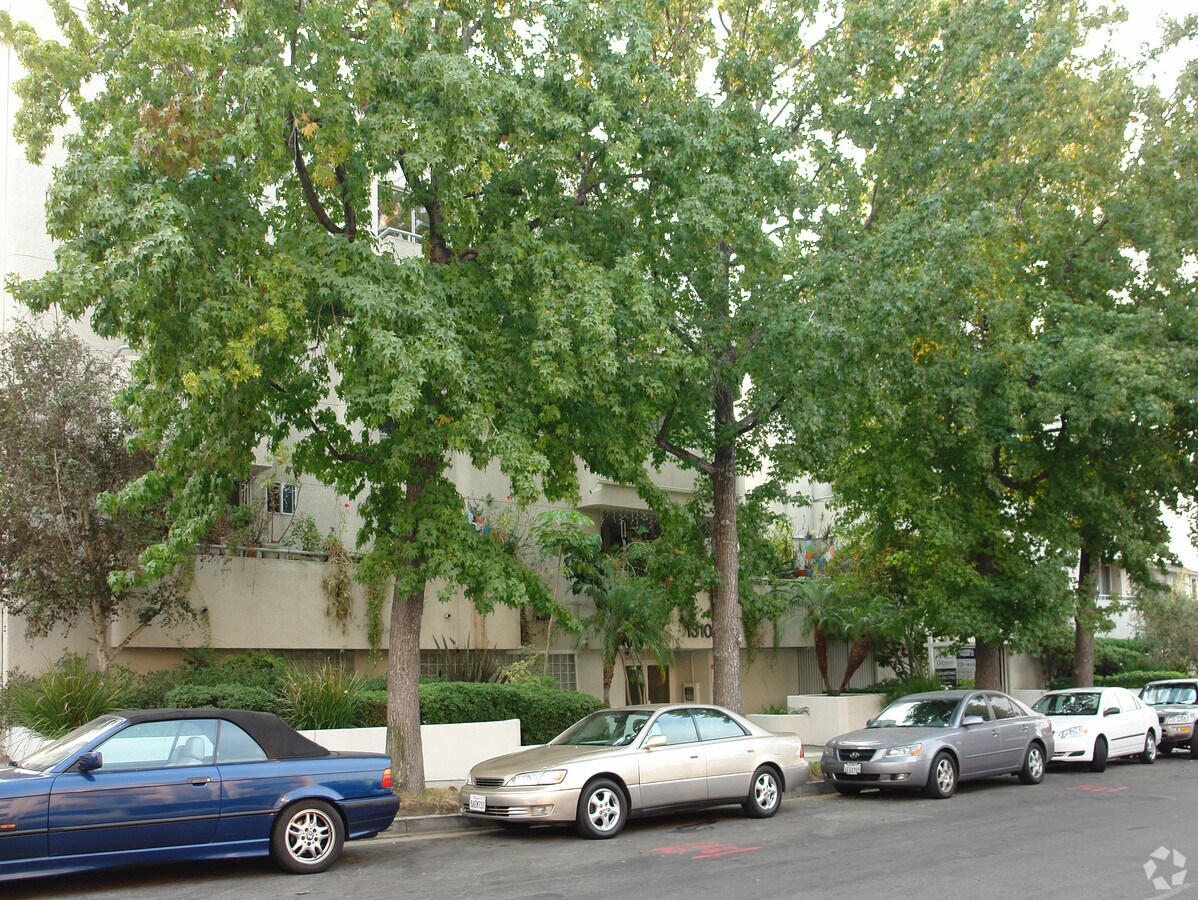 Photo - 1310 N Detroit St