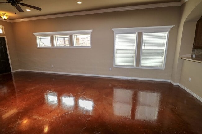 Photo - 4 Bedroom Single Family Home:  Move in Special: 3 weeks free with approved application by Decembe...