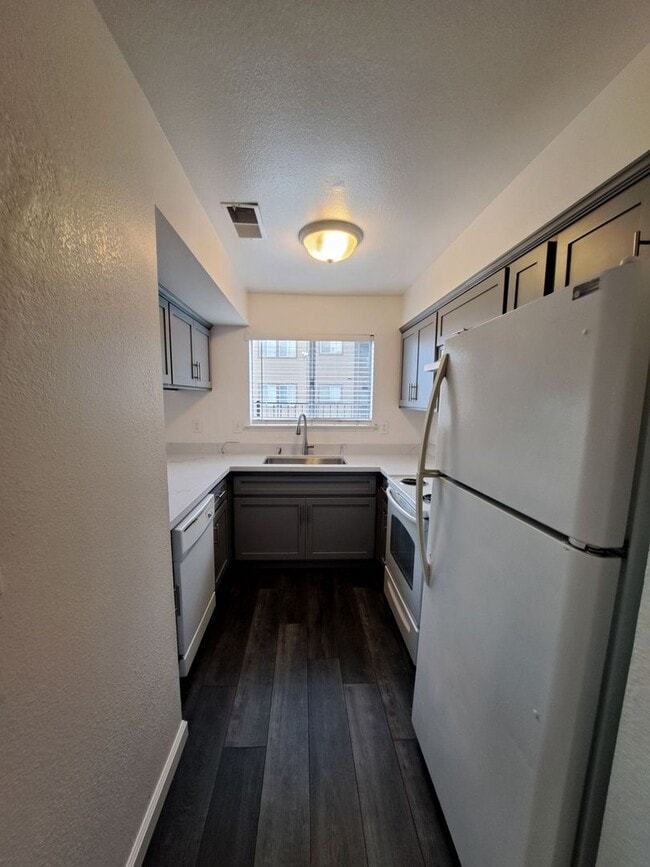 Photo - 3302 W Shields Ave Unit 102