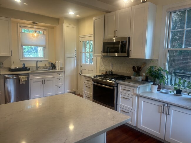 Photo - 4825 Butterworth Pl NW