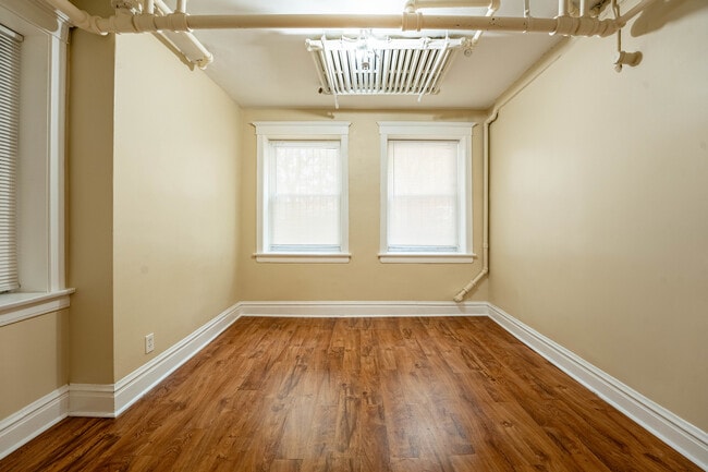Photo - 1012 N Oakley Blvd