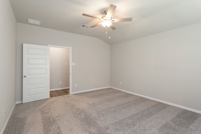 Building Photo - 6915 Lebec Dr