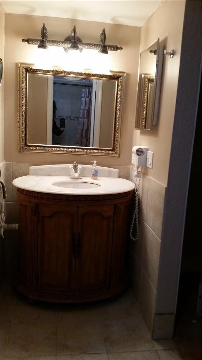 Photo - 430 Commodore Dr Unit 210