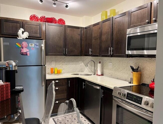 Photo - 1950 N Andrews Ave Unidad 103d