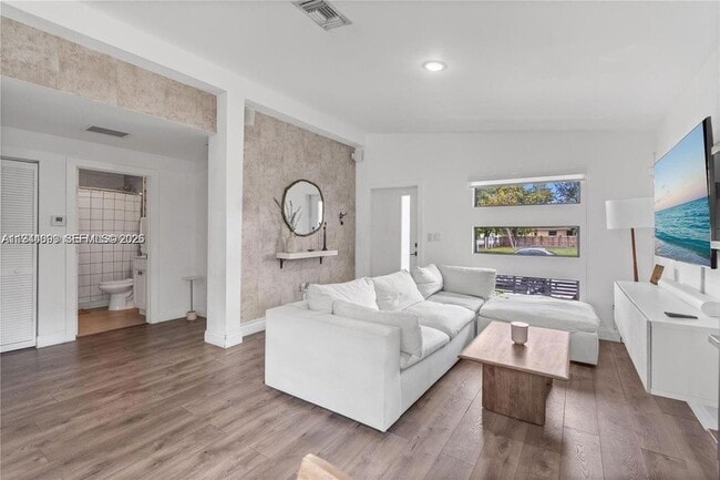 Photo - 944 NW 64th St