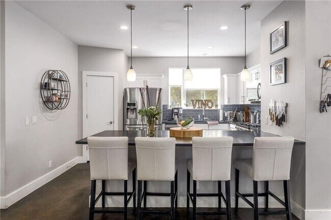 Photo - 1110 Concordia Ave