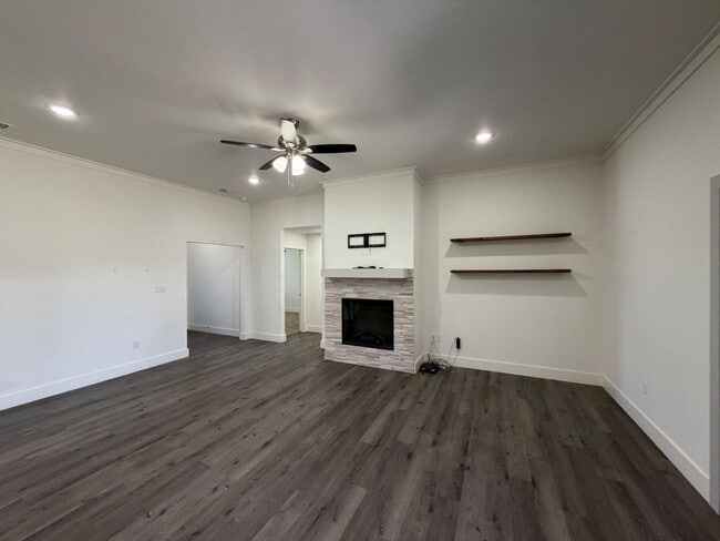 Photo - 405 Ranger St