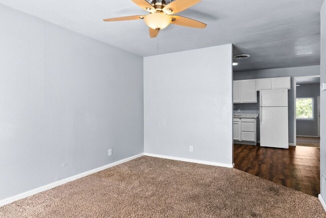 Photo - 2709 Hillside Dr