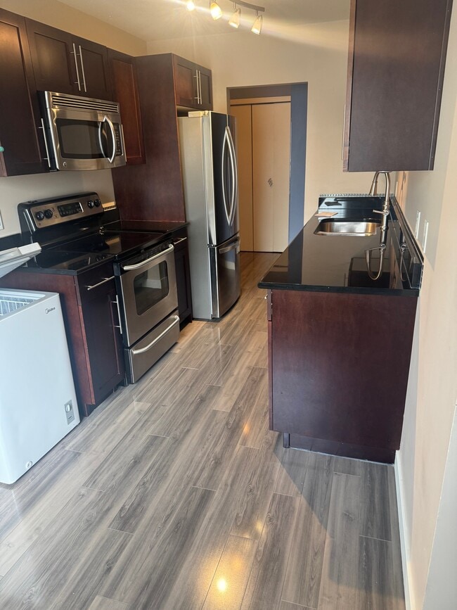 Photo - 2203 7th St E