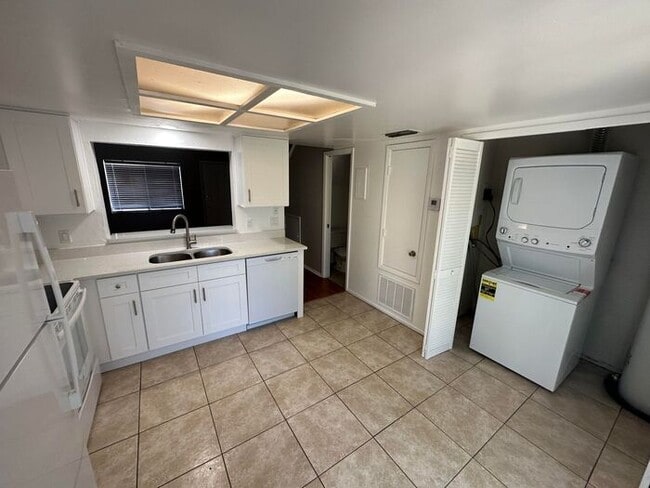 Photo - GREAT 2/2.5 Townhome Near UCF! Available Now!